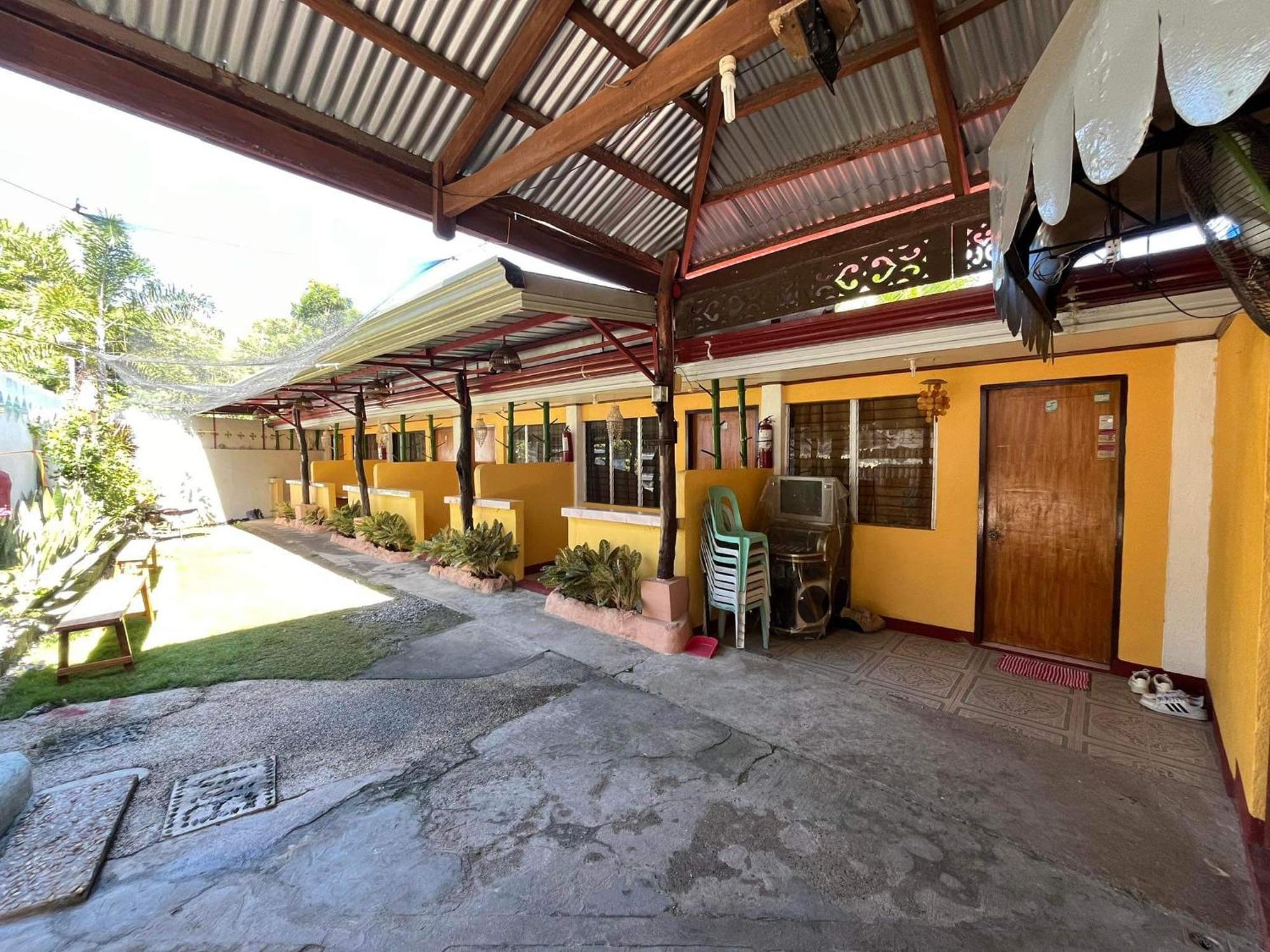 On Board Panglao Beach Hostel & Resort Dao  Exterior foto
