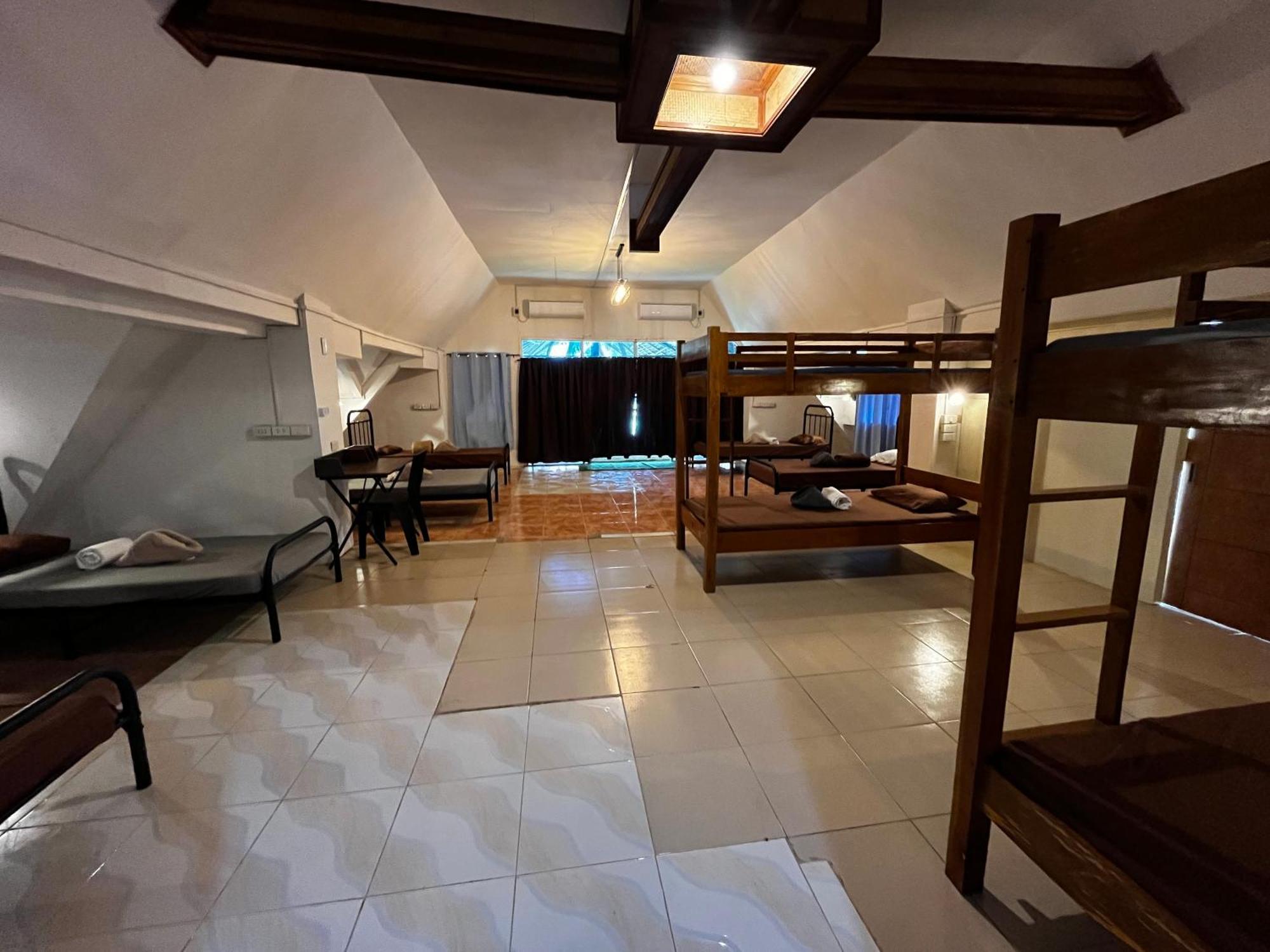 On Board Panglao Beach Hostel & Resort Dao  Exterior foto